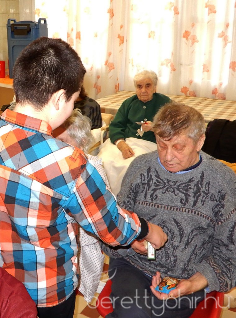 Karácsonyi ünnepség a Krónikus osztályon 24